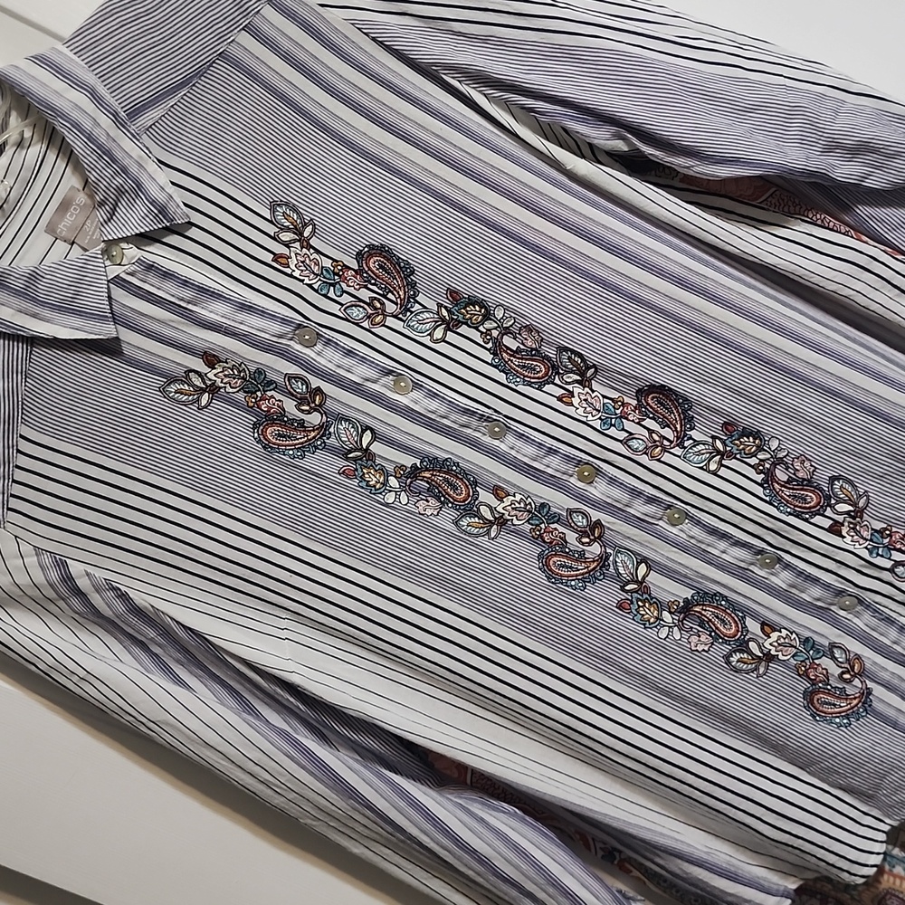 Chico's 2P (Large) Embroidered Paisley Button Down‎